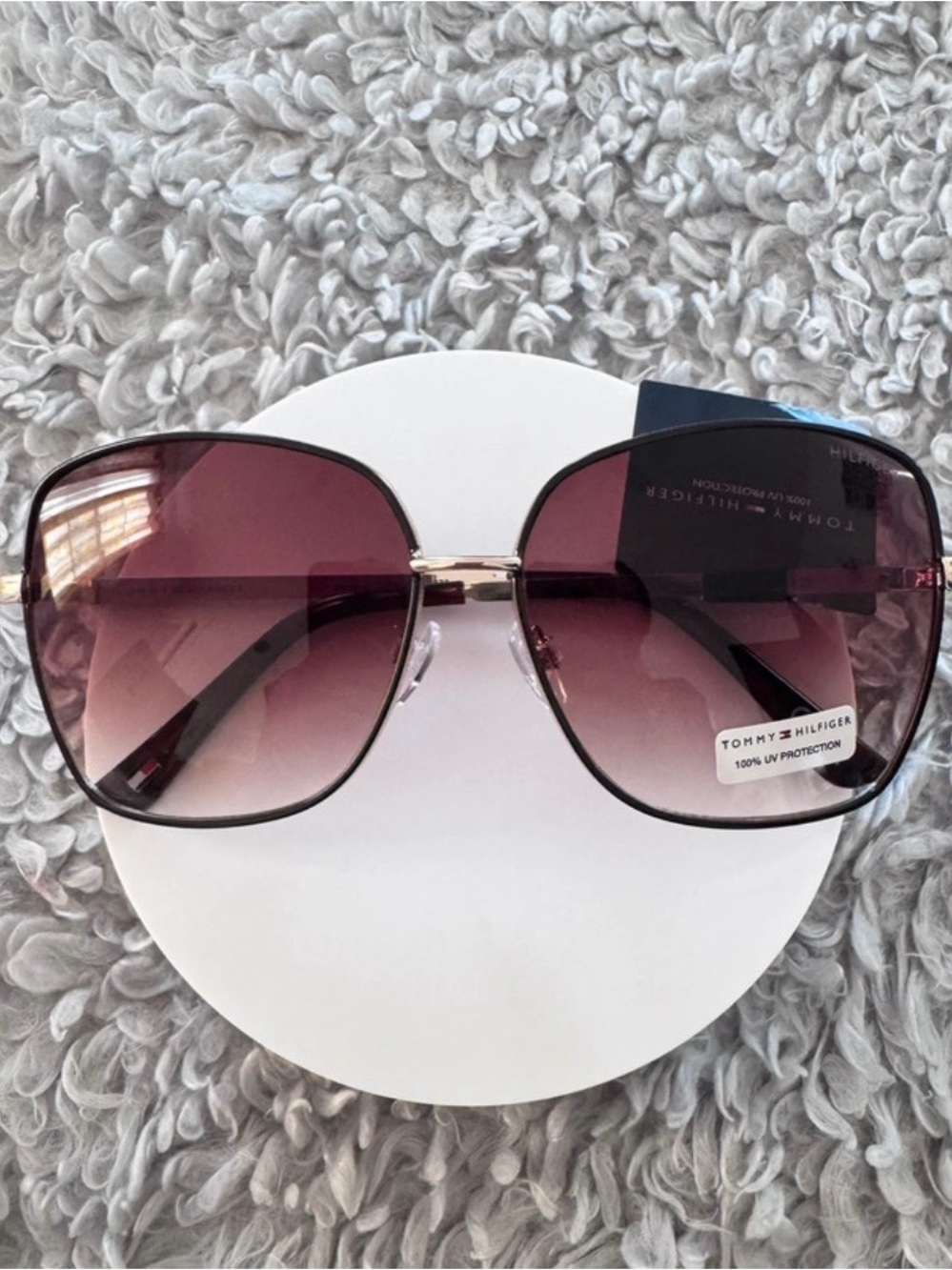 Tommy Hilfiger Women's Oversized Gradient brown Sunglasses. New